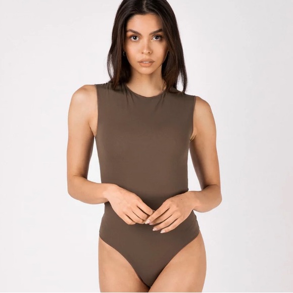 New Aritzia Babaton high neck Arnold Nutmeg Muscade  Bodysuit Size M Wtags ⭐️⭐️ - Picture 12 of 17